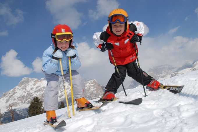 Не забудьте купить теплую одежду для катания на лыжах.