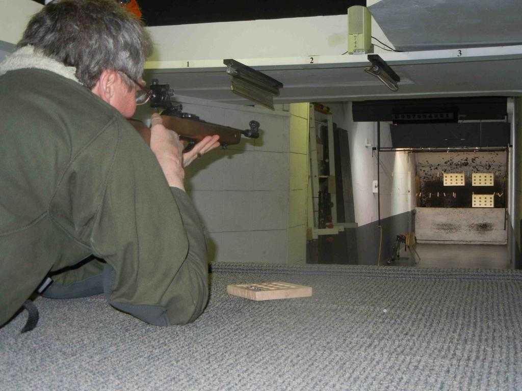 Стрельба по мишени из мультикомпрессионной винтовки