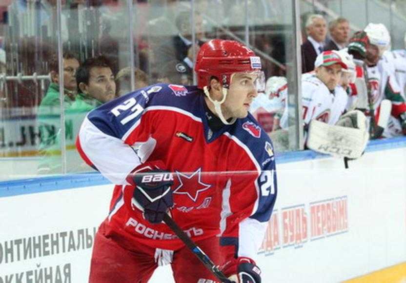 Хоккеист Кирилл Петров