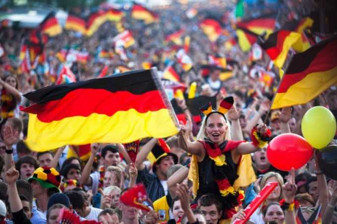 Для болельщиков сборной Германии футбол — это праздник, радость и красота, а не драки фанатов