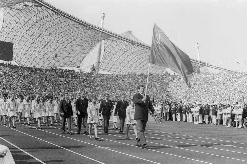 Николай Балбошин с флагом СССР