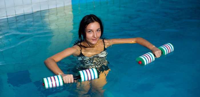 Водный фитнес делает женщину стройной